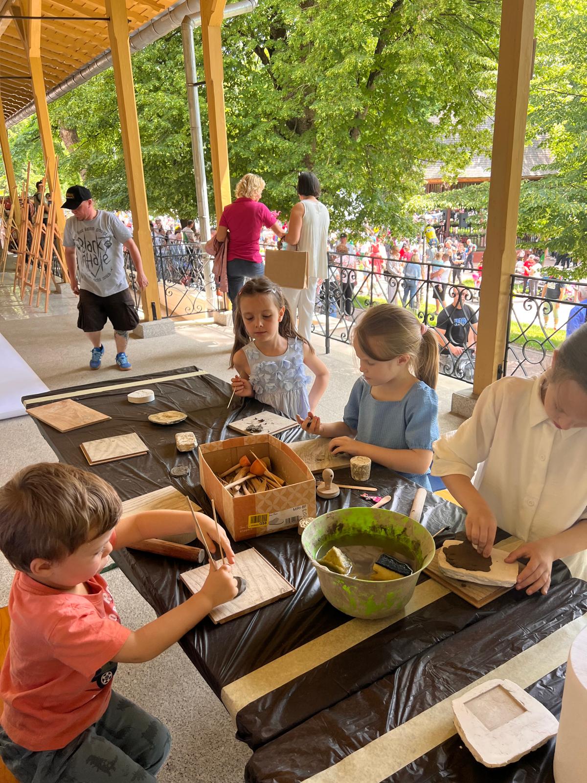 FOTO/VIDEO De Ziua Copilului, parcul municipal s-a transformat într-un adevărat tărâm de poveste dedicat celor mici! 7 ziuacopilului 7