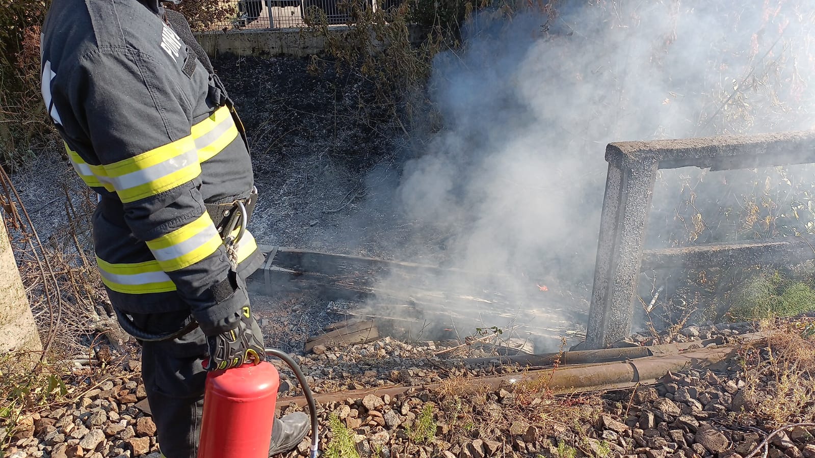 incendiu cale ferata Beclean 1