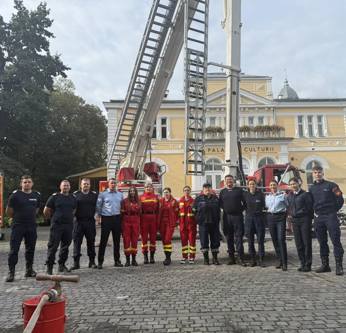 FOTO - EMOȚIONANT: Și-au sărbătorit ”DA”-ul la înălțime 19 scara pompieri 11