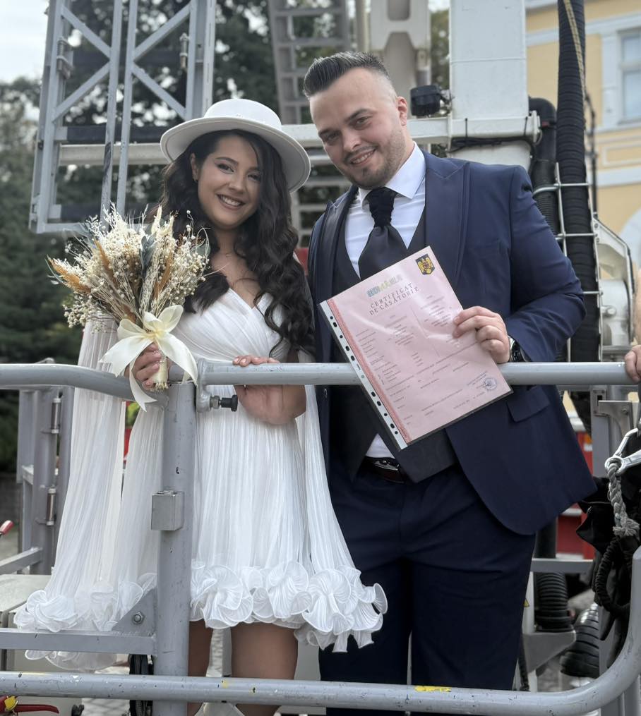 FOTO - EMOȚIONANT: Și-au sărbătorit ”DA”-ul la înălțime 2 scara pompieri 13