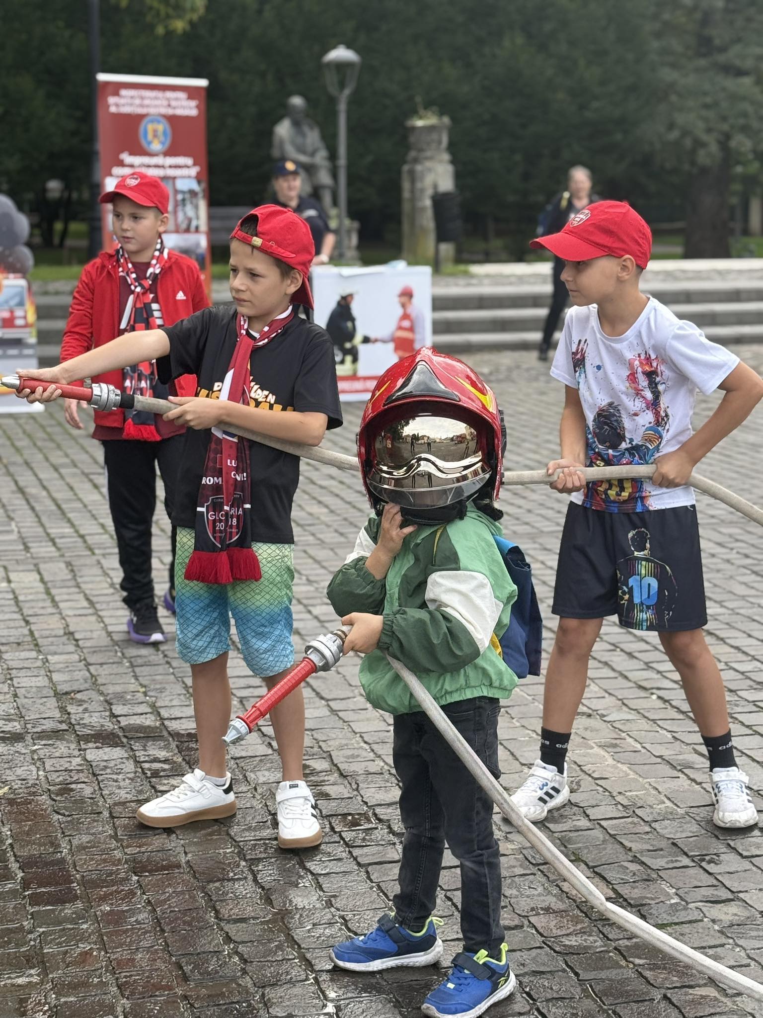 FOTO - EMOȚIONANT: Și-au sărbătorit ”DA”-ul la înălțime 7 scara pompieri 14