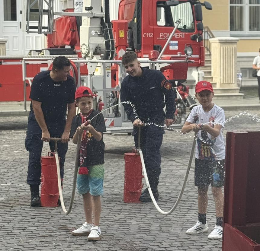 FOTO - EMOȚIONANT: Și-au sărbătorit ”DA”-ul la înălțime 17 scara pompieri 9