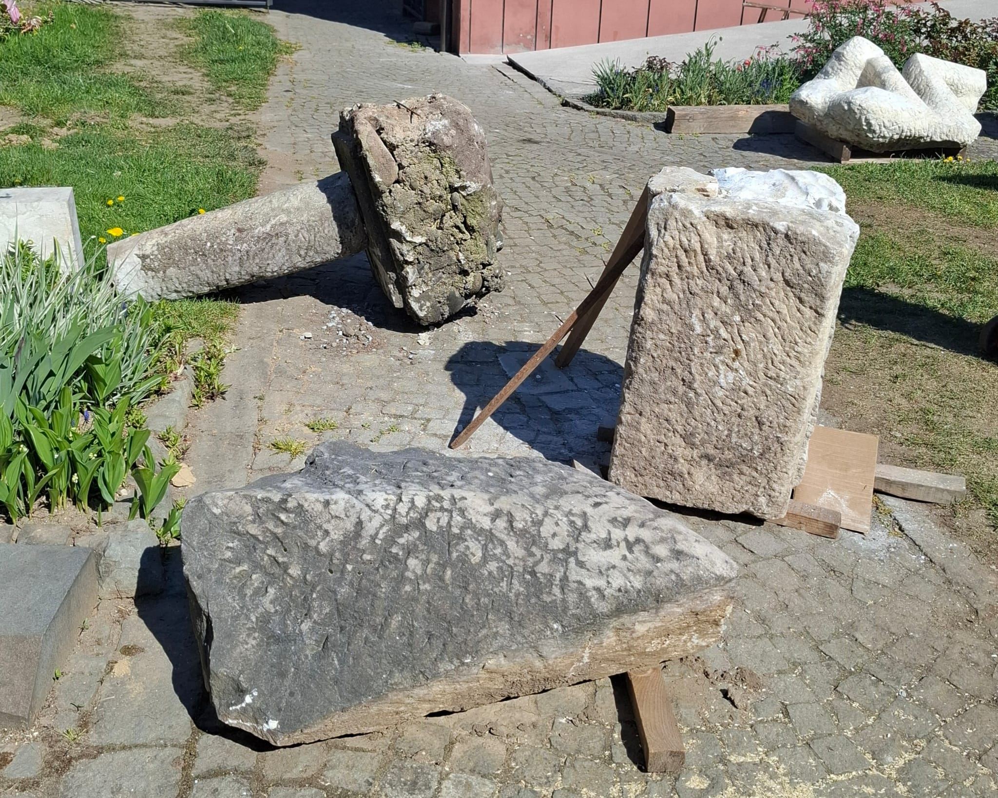 sculpturi restaurate Sangeorz 1978 07