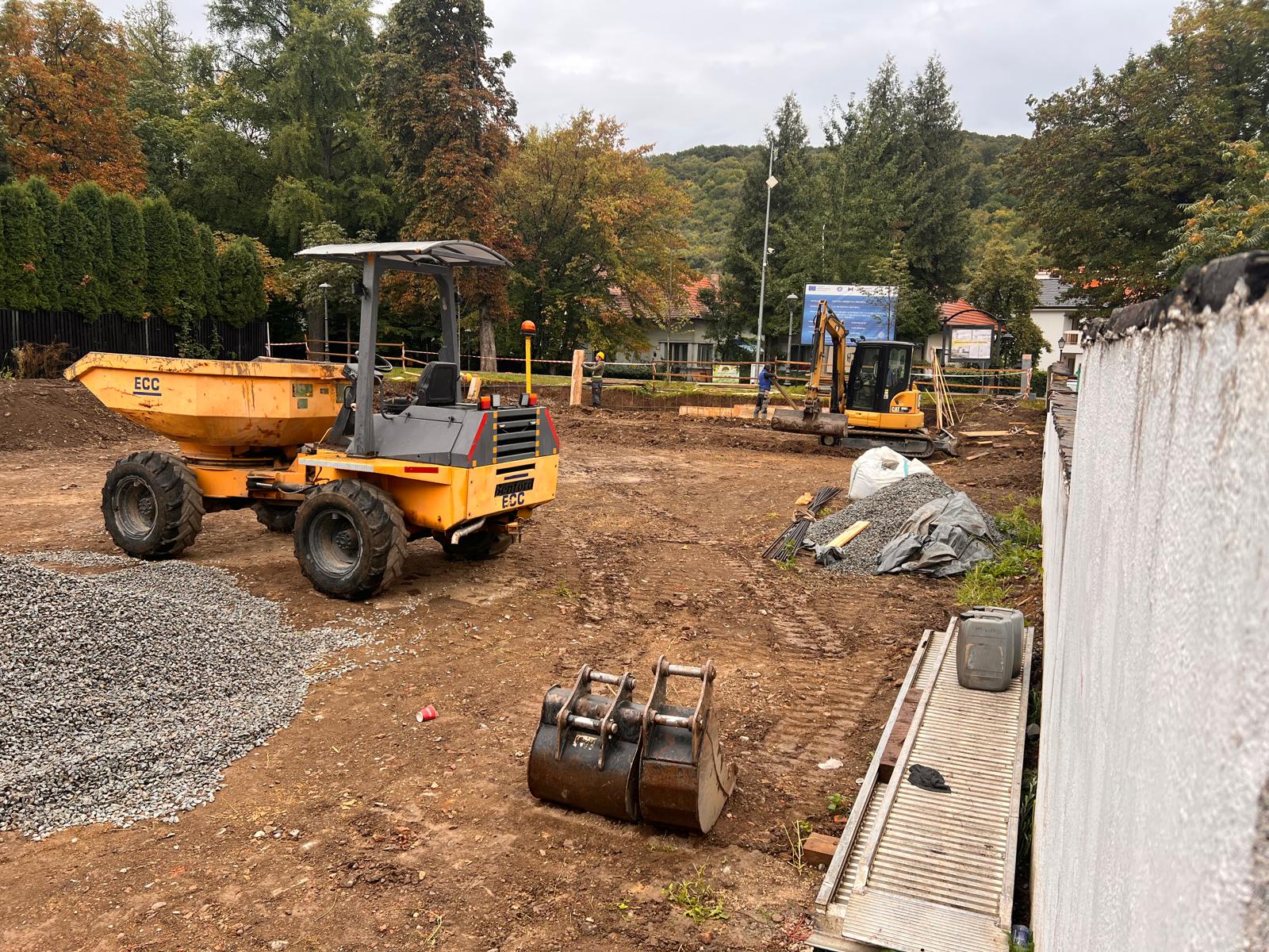 Turnul Dogarilor și zidul Cetății - restaurate de un constructor pasionat de piatră din Maieru! Tot ei au reabilitat și Casa Colecțiilor 14 turnul dogarilor zidul cetatii 10