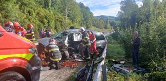 FOTO: Accident grav la Salva, cu o victimă încarcerată! Patru persoane, la spital