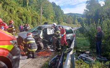 FOTO: Accident grav la Salva, cu o victimă încarcerată! Patru persoane, la spital