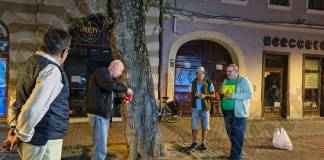 FOTO/VIDEO – Protest, în centrul Bistriței: „Un omagiu… Un parastas pentru copacii care vor dispărea de pe fața pământului”