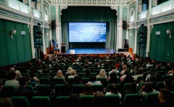 FOTO – Tinerii bistrițeni vor putea studia Dreptul chiar la ei acasă: Ceremonie specială, la deschiderea anului universitar 2026-2027 pentru UMFST Extensia Bistrița