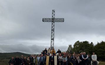 FOTO – NEȚENI, satul cu 8 locuitori, și de astăzi, cu a doua cruce ca mărime din județ, după cea din Tihuța