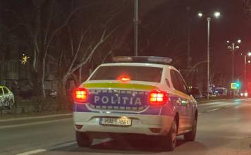 Urmărit prin Bistrița, pus să tureze motorul la maxim, amendat apoi pentru lipsă triunghiuri de același tânăr polițist
